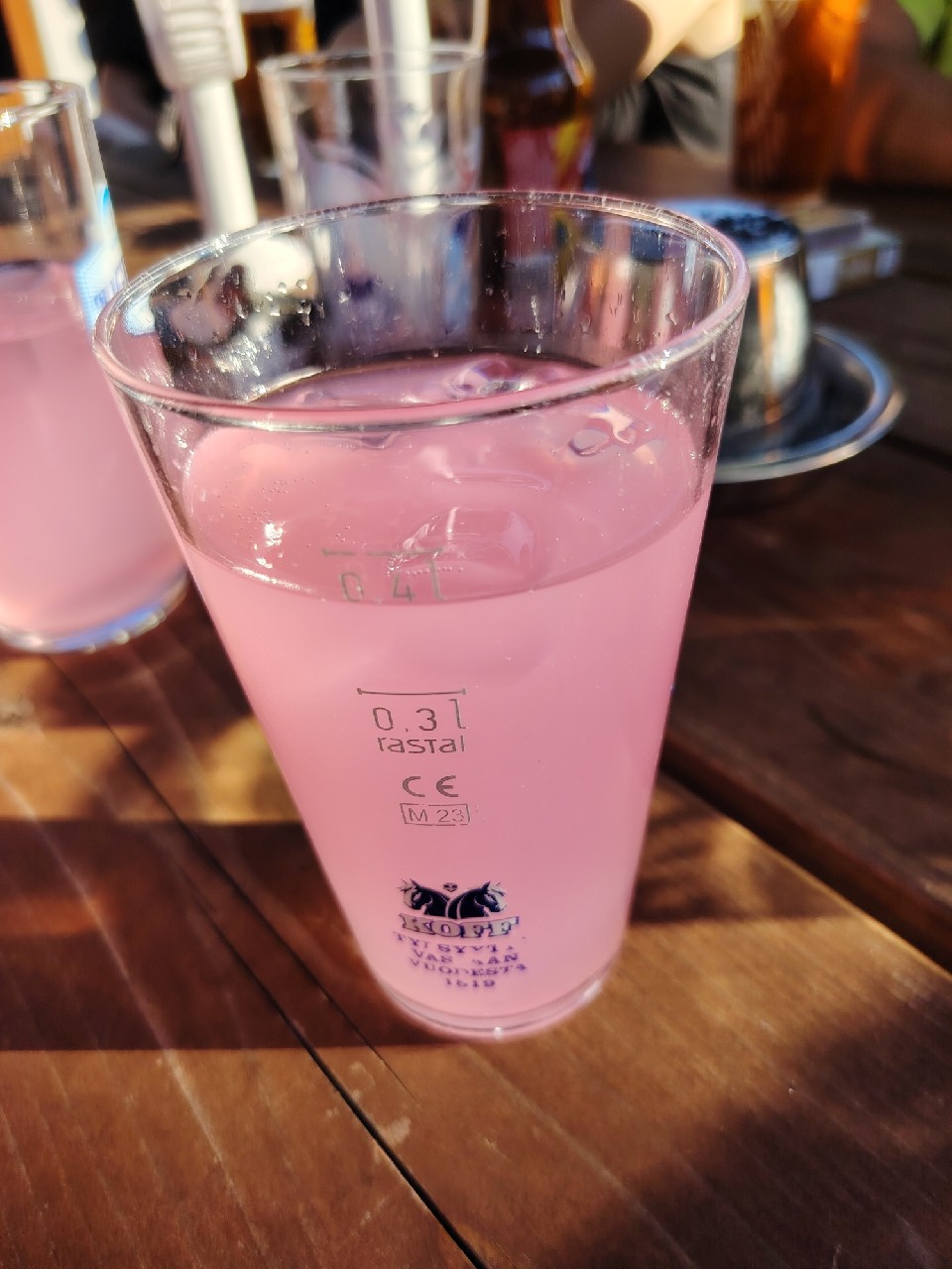 Garage Hard Seltzer Lemonade Pink, Finland