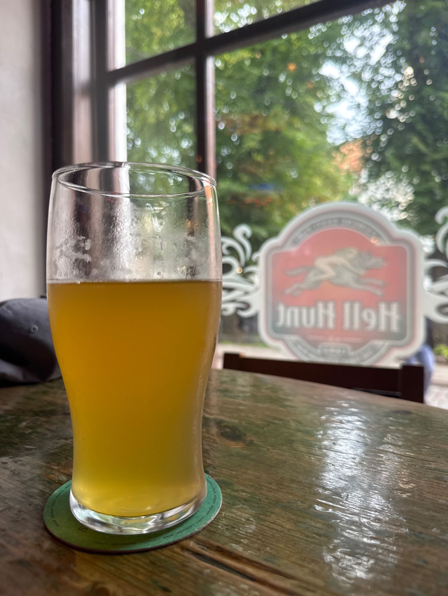 Humala Helgus, Estonia