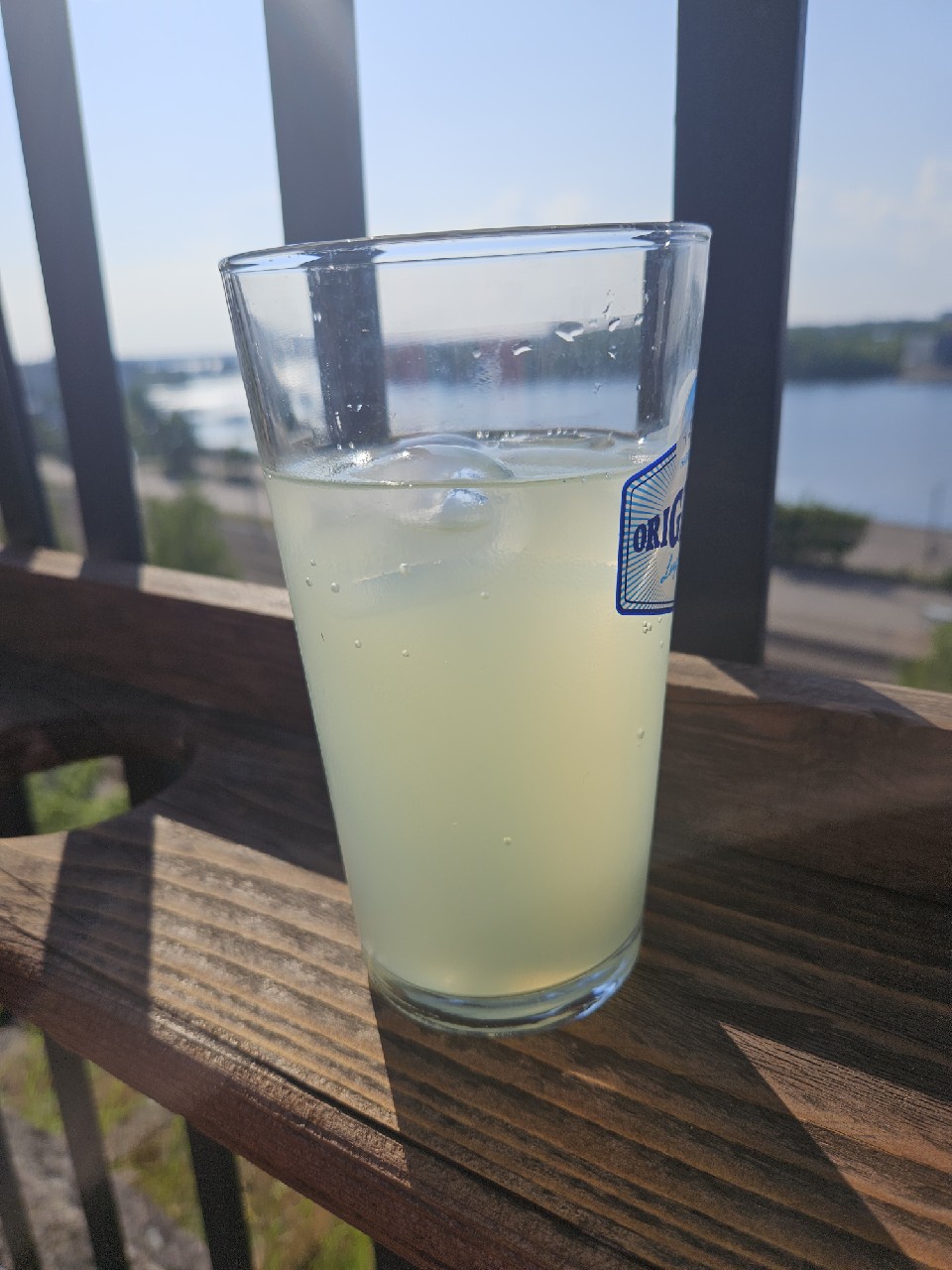 Garage Hard Seltzer Lemonade Tropical, Finland