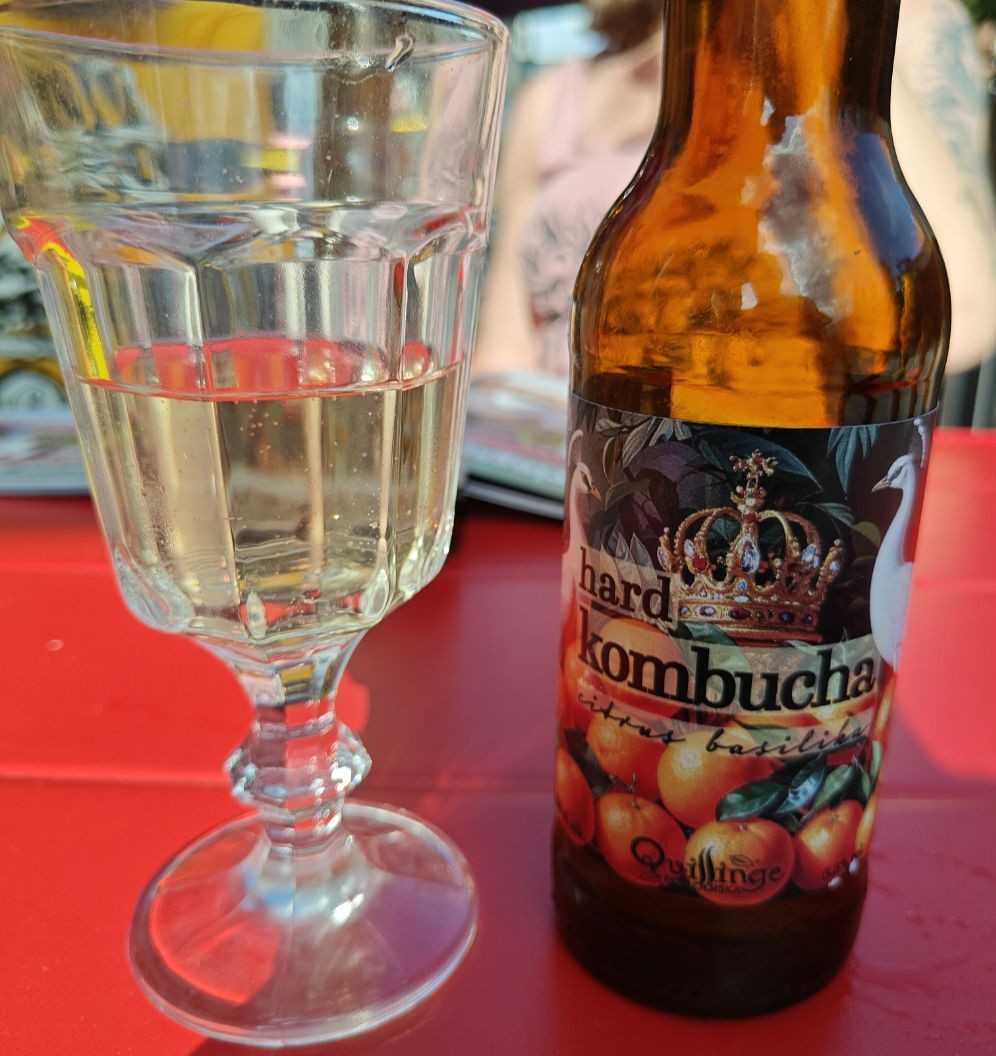 hard kombucha citrus basilika, Qvillinge Ekologiska