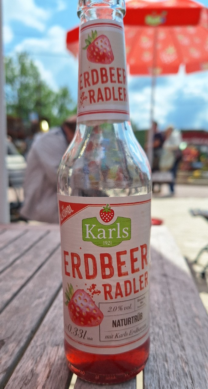 Karls Erdbeer Radler Naturtrüb, Privatbrauerei Metzler