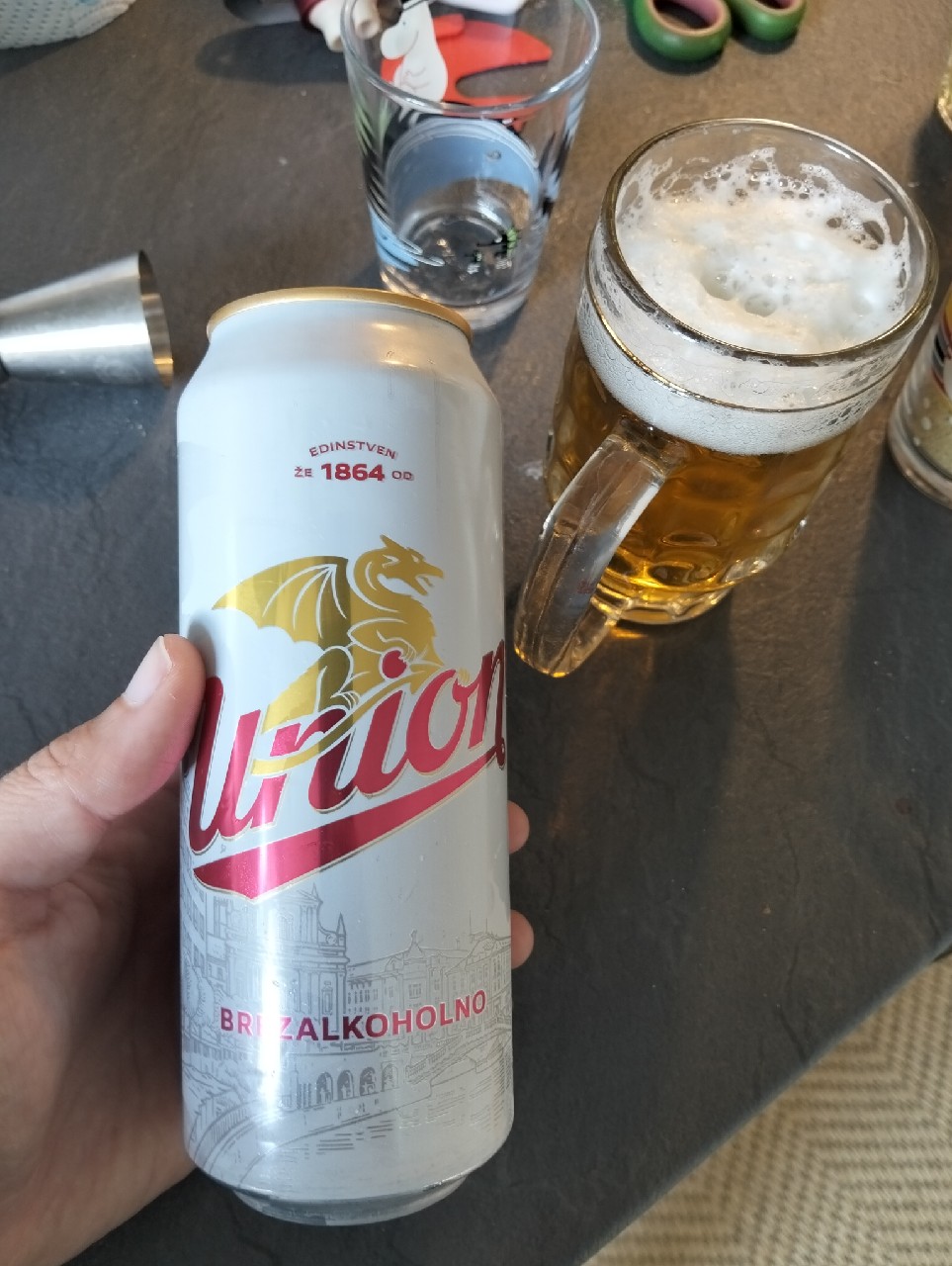 Brezalkoholno, Slovenia