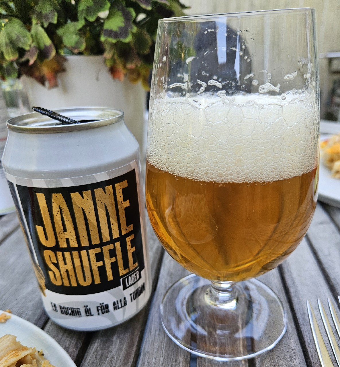 Janne Shuffle Lager, Sweden