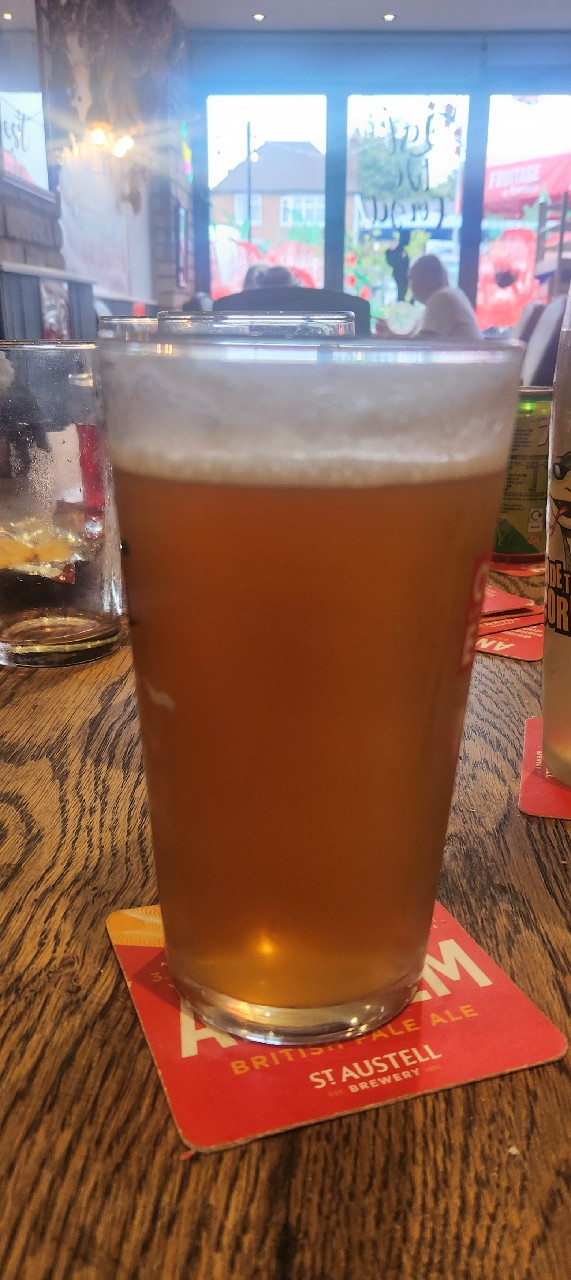 No Hay Banda, England