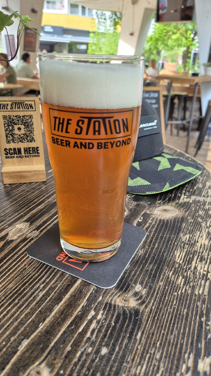 Super Bee, The Station