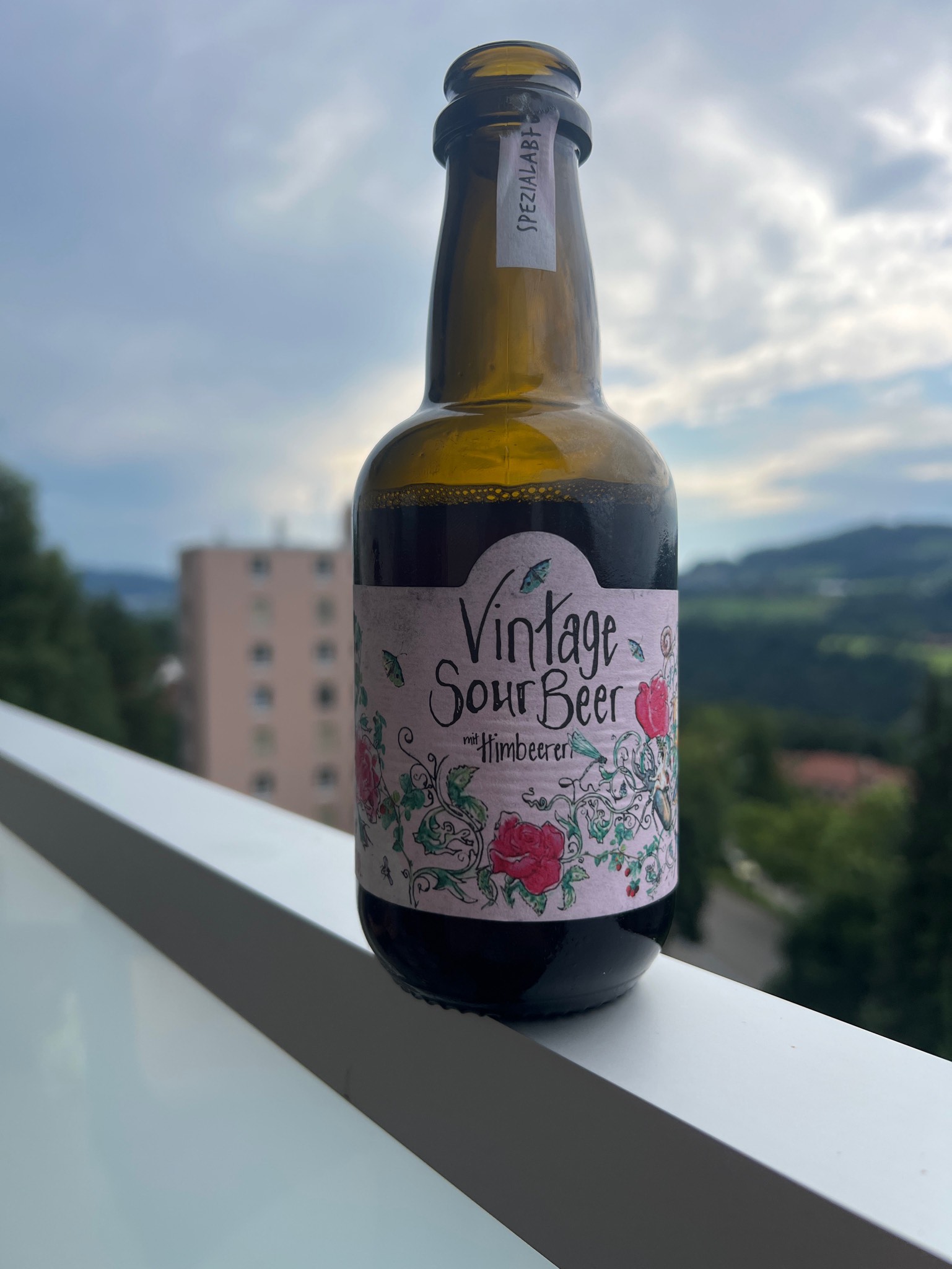 Vintage sour beer mit himbeeren, Switzerland