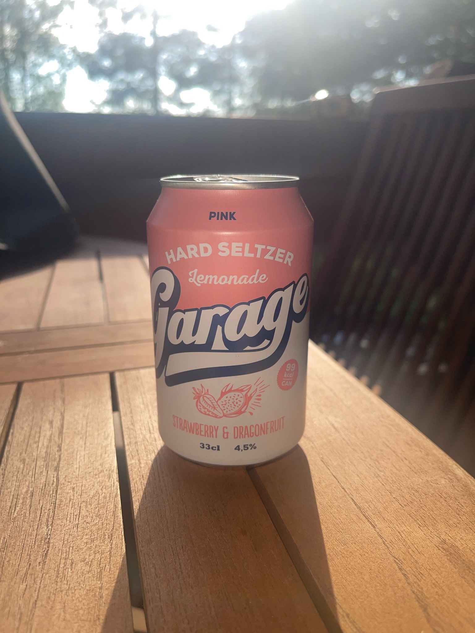 Garage Hard Seltzer Lemonade Pink, Finland