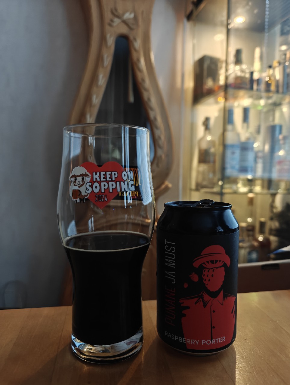 Punane ja Must, Estonia