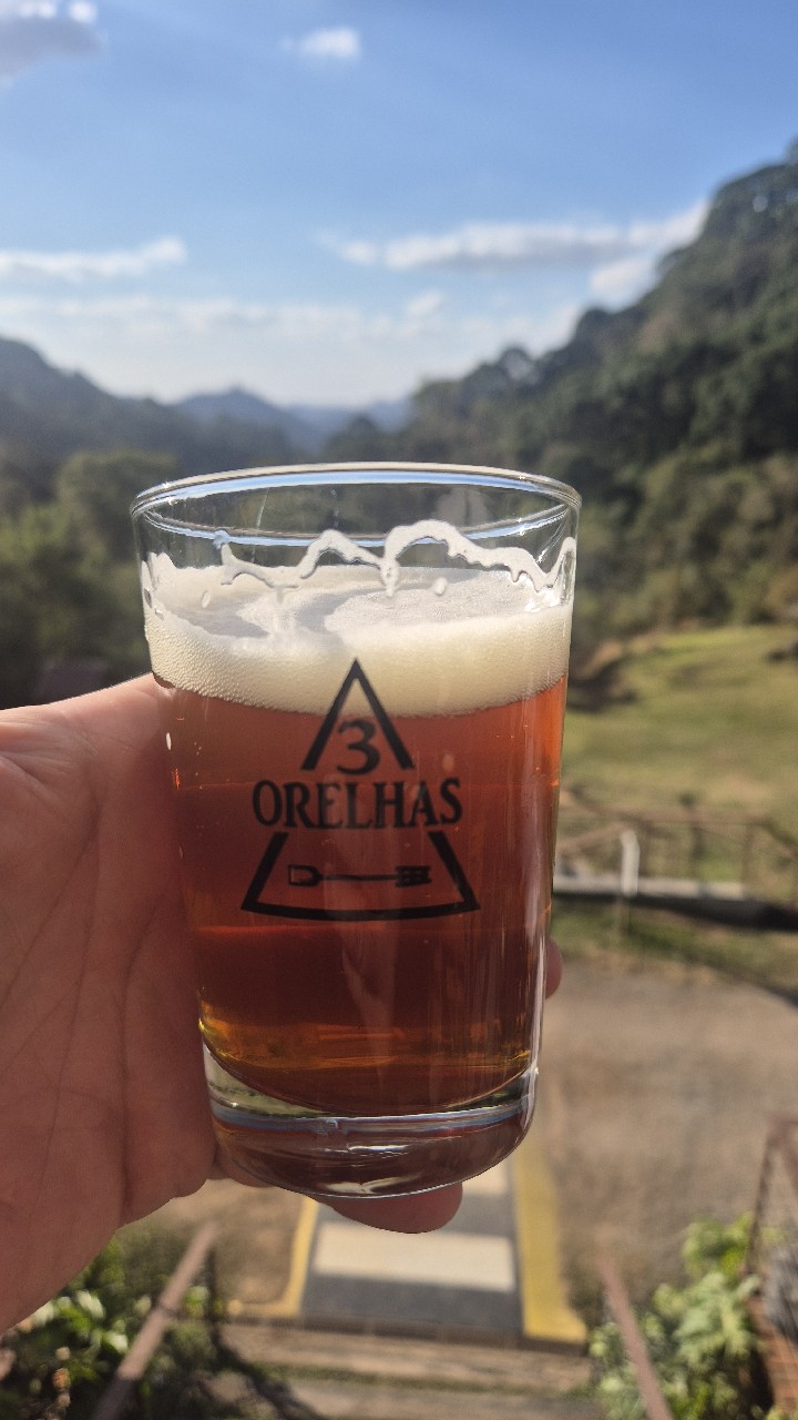 Abróba, Cervejaria Três Orelhas