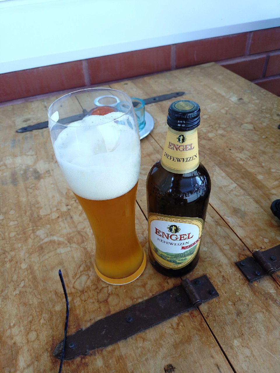 Engel Hefeweizen, Biermanufaktur Engel GmbH & Co. KG