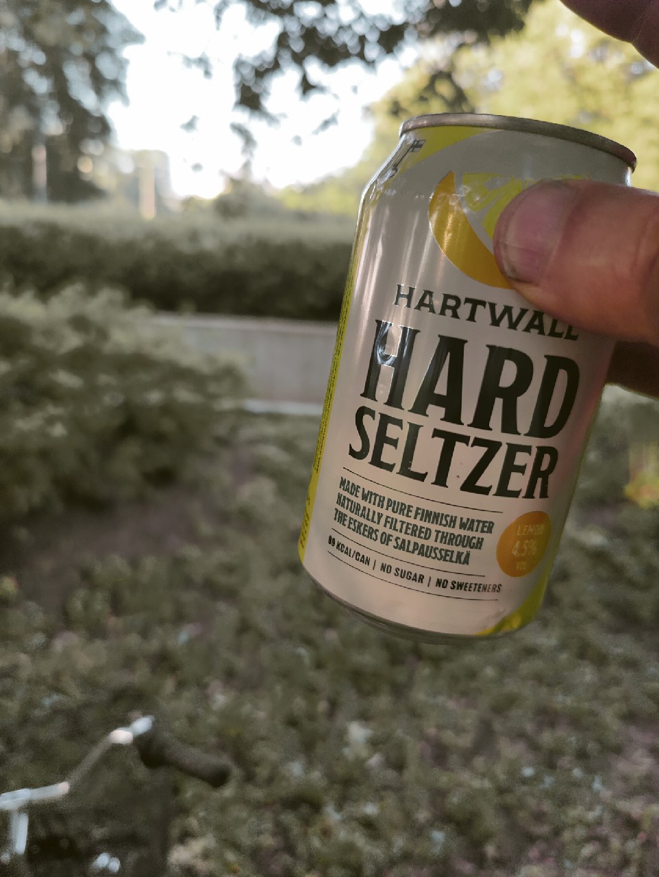 Hard Seltzer Lemon, Finland