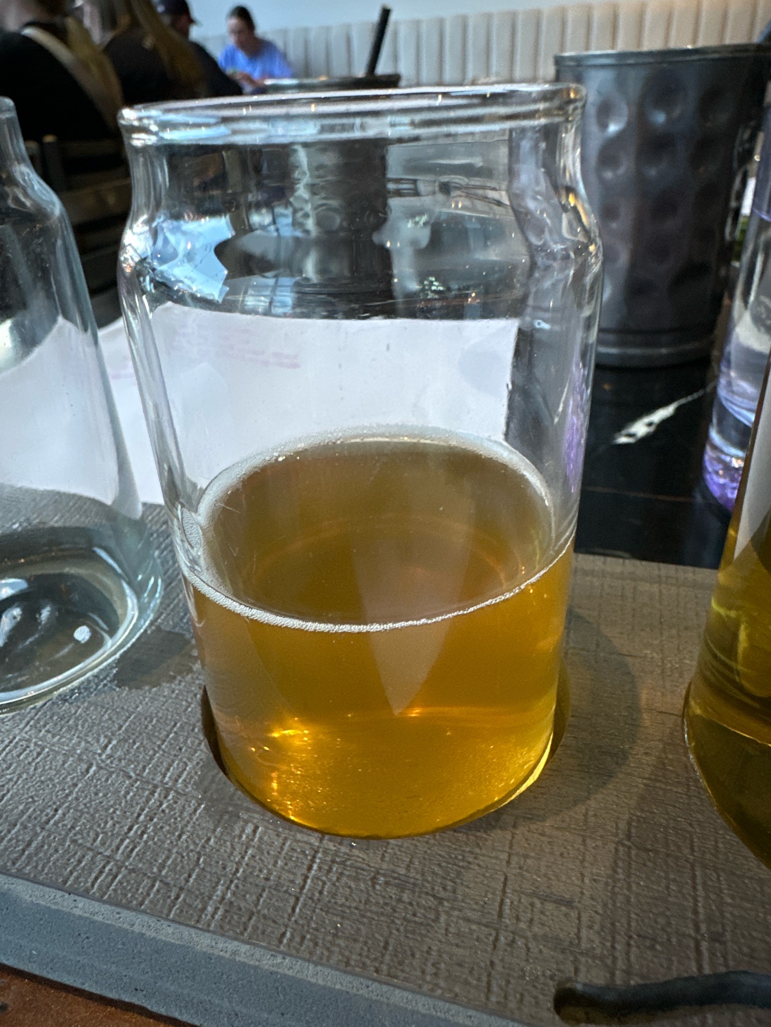 810 LASHES AUSSIE PALE ALE, Canada