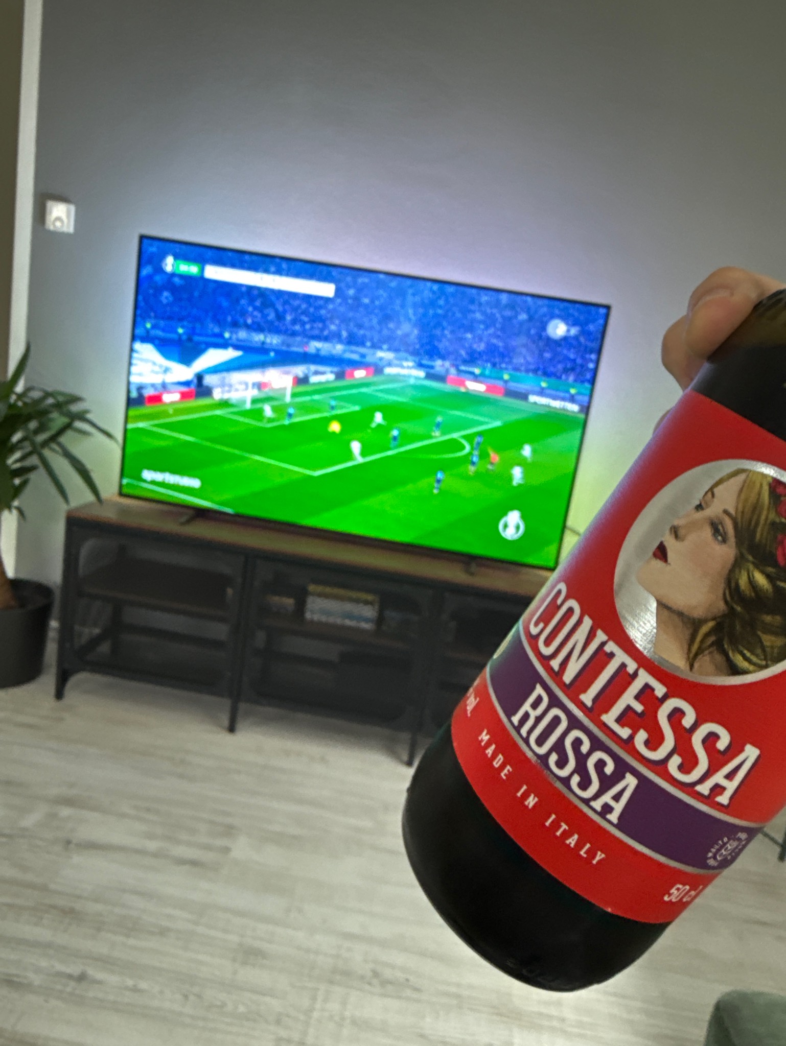 Contessa Rossa, Italy