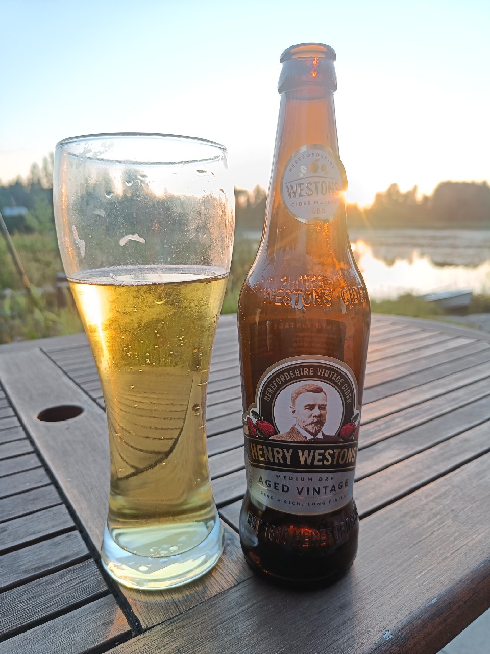 Henry Westons Aged Vintage 2020, Westons Cider