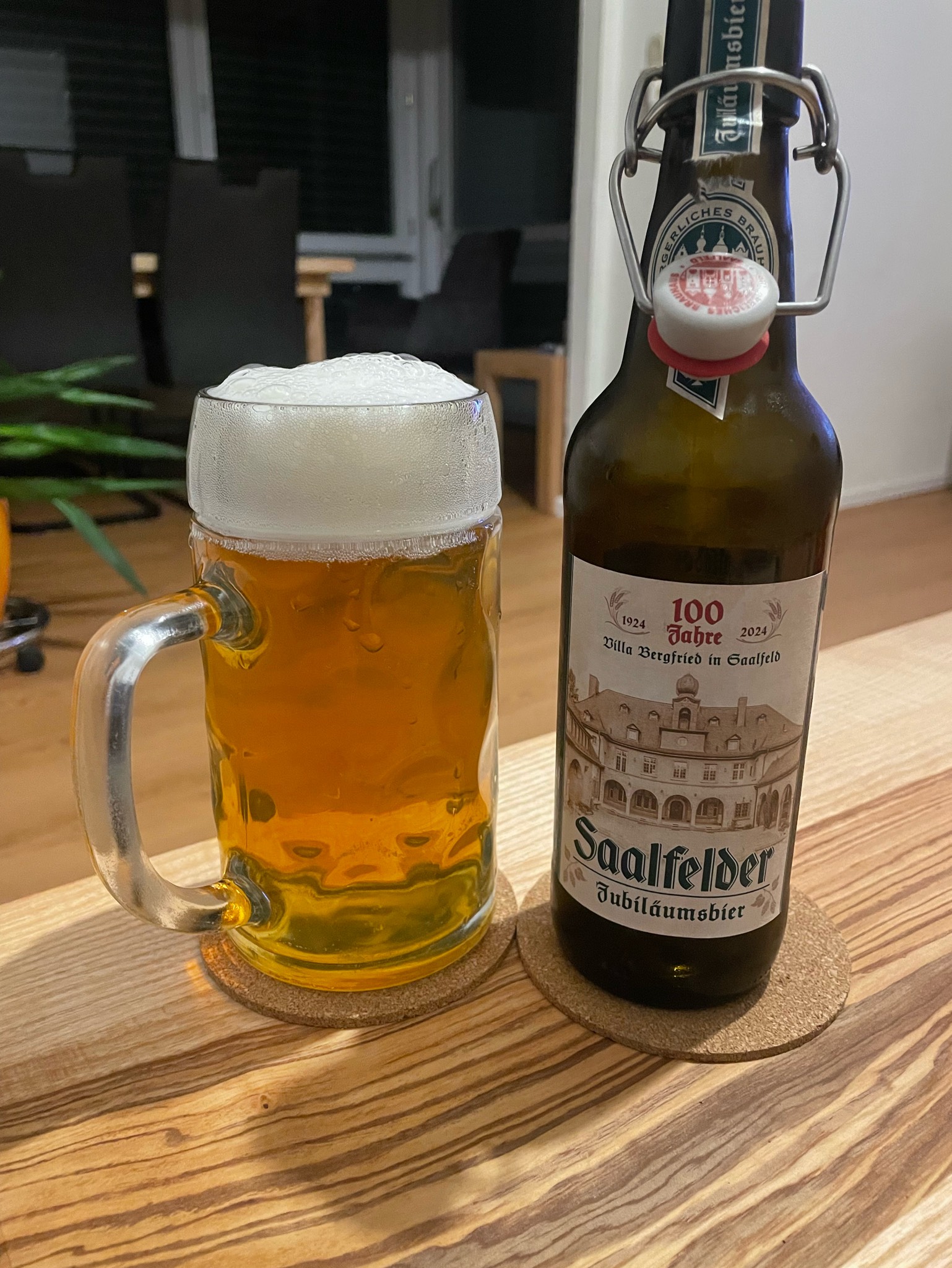 Saalfelder Jubilaumsbier 100 Jahre Villa Bergfried in Saalfeld, Bürgerliches Brauhaus Saalfeld
