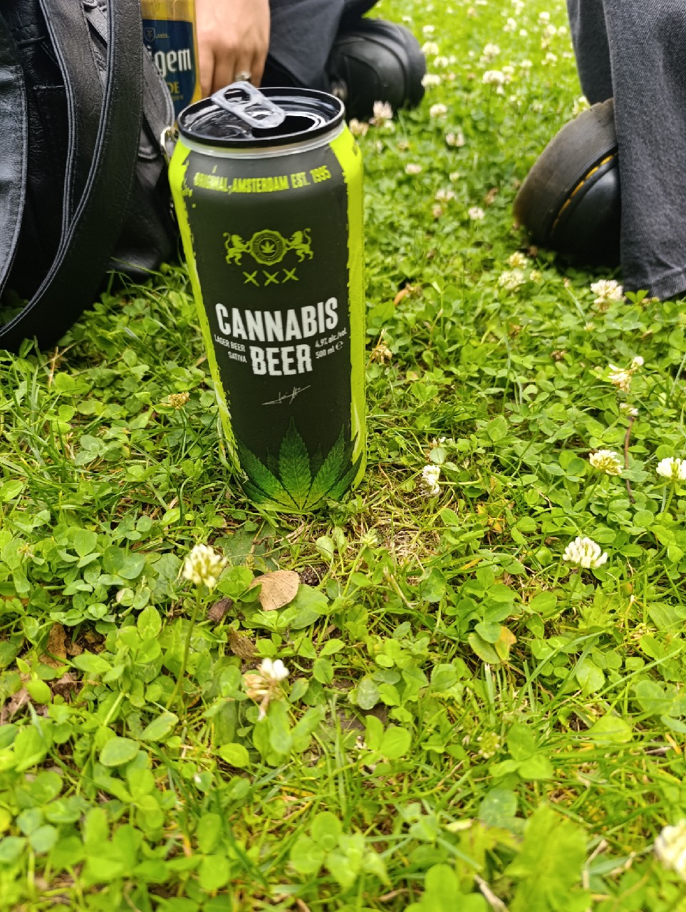 Cannabis Beer, gebrouwen & gebotteld