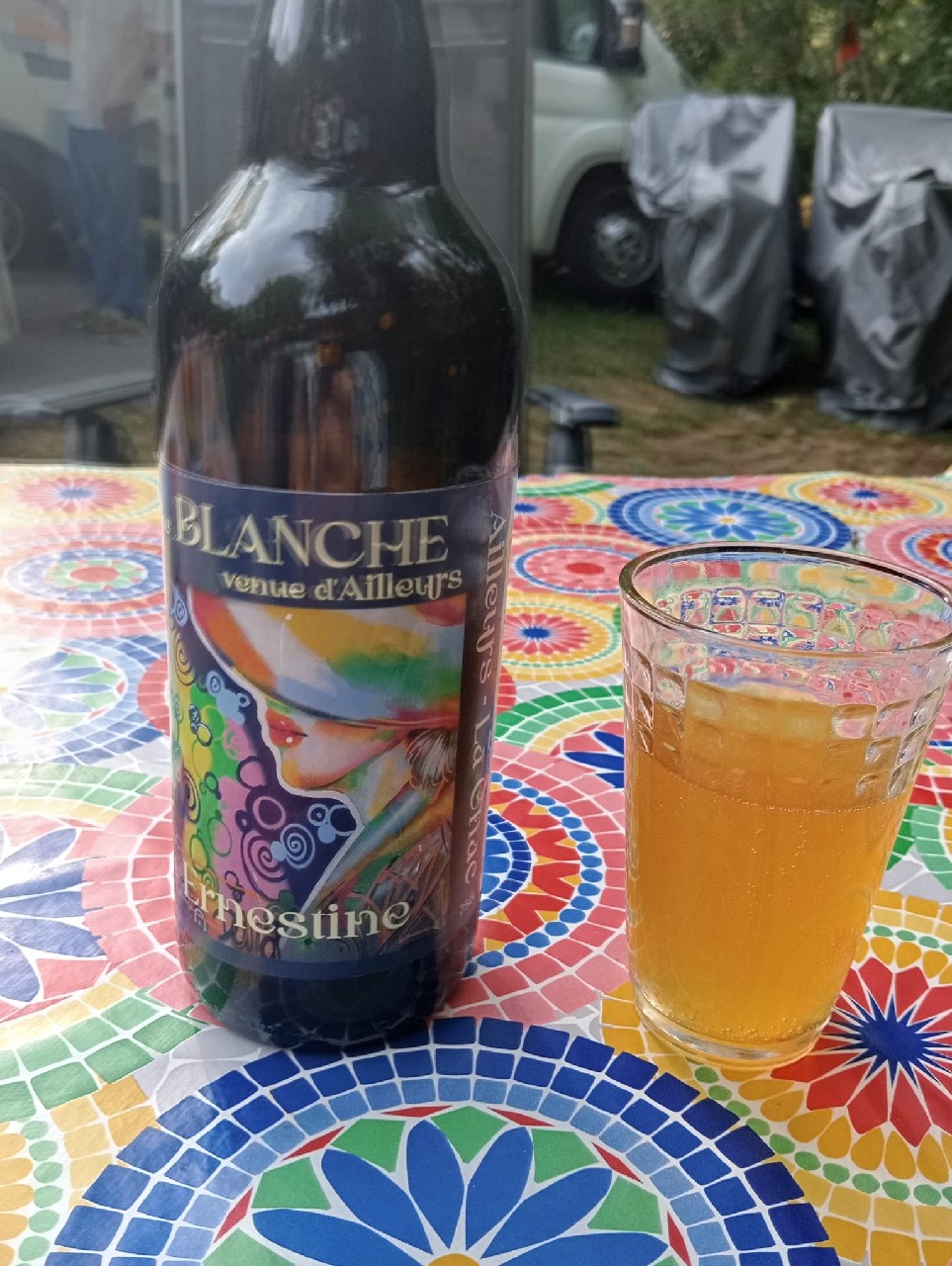 Ernestine, Ailleurs-La Gnac