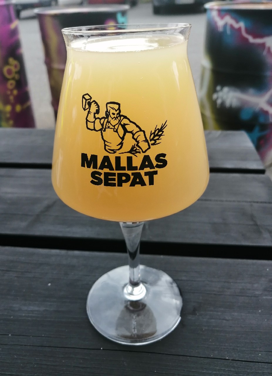 Jaakko Heitti Päärynän Seinään, Finland