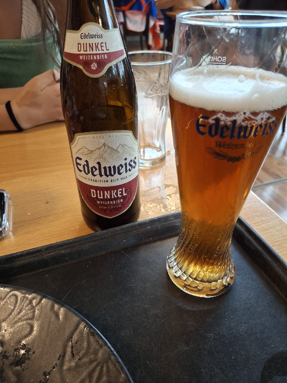 Edelweiss Weizenbier Dunkel, Austria