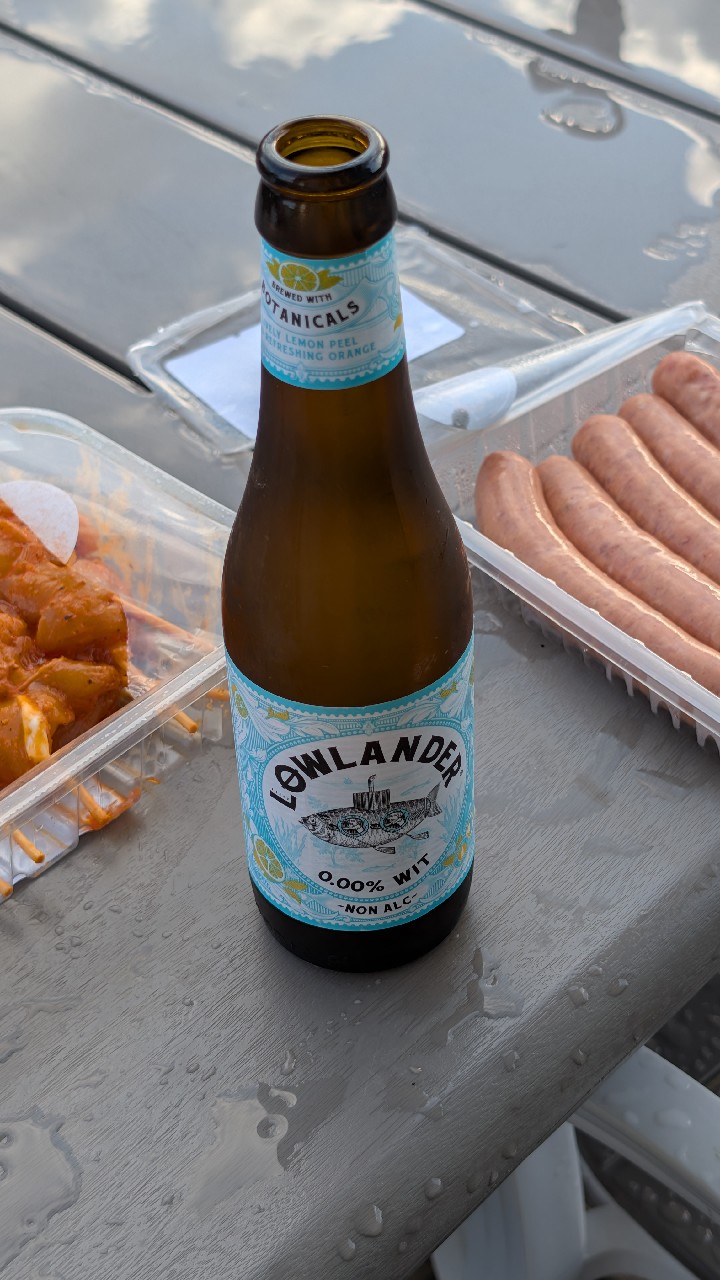 Lowlander 0.00% Wit, Lowlander Botanical Beer