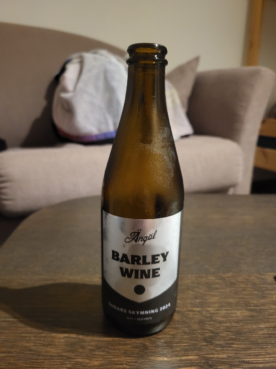 Gudars Skymning, Sweden