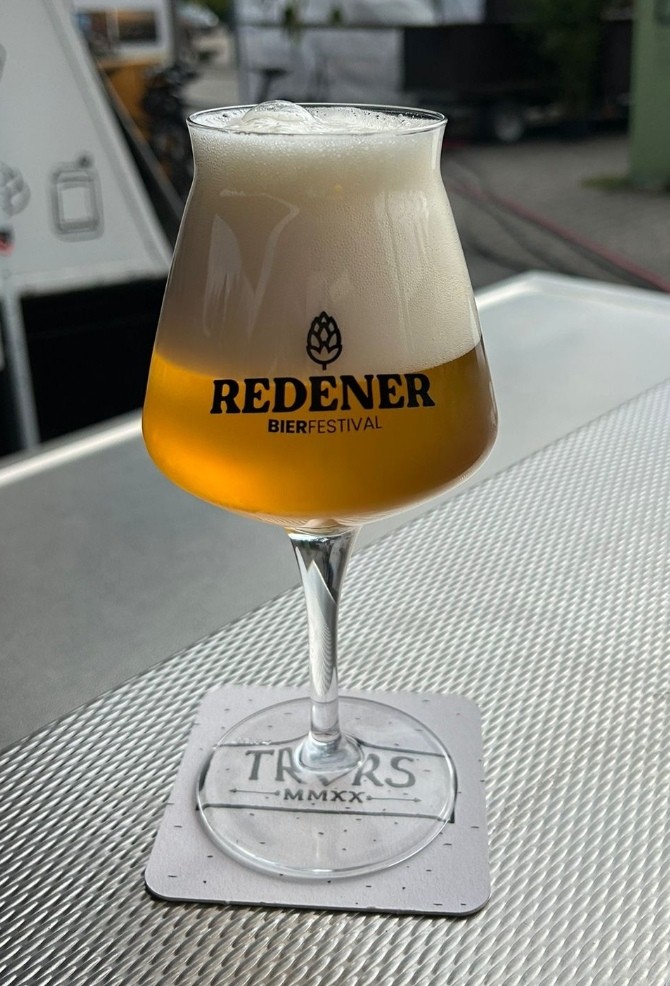 Bibora et Labora, Trvrs