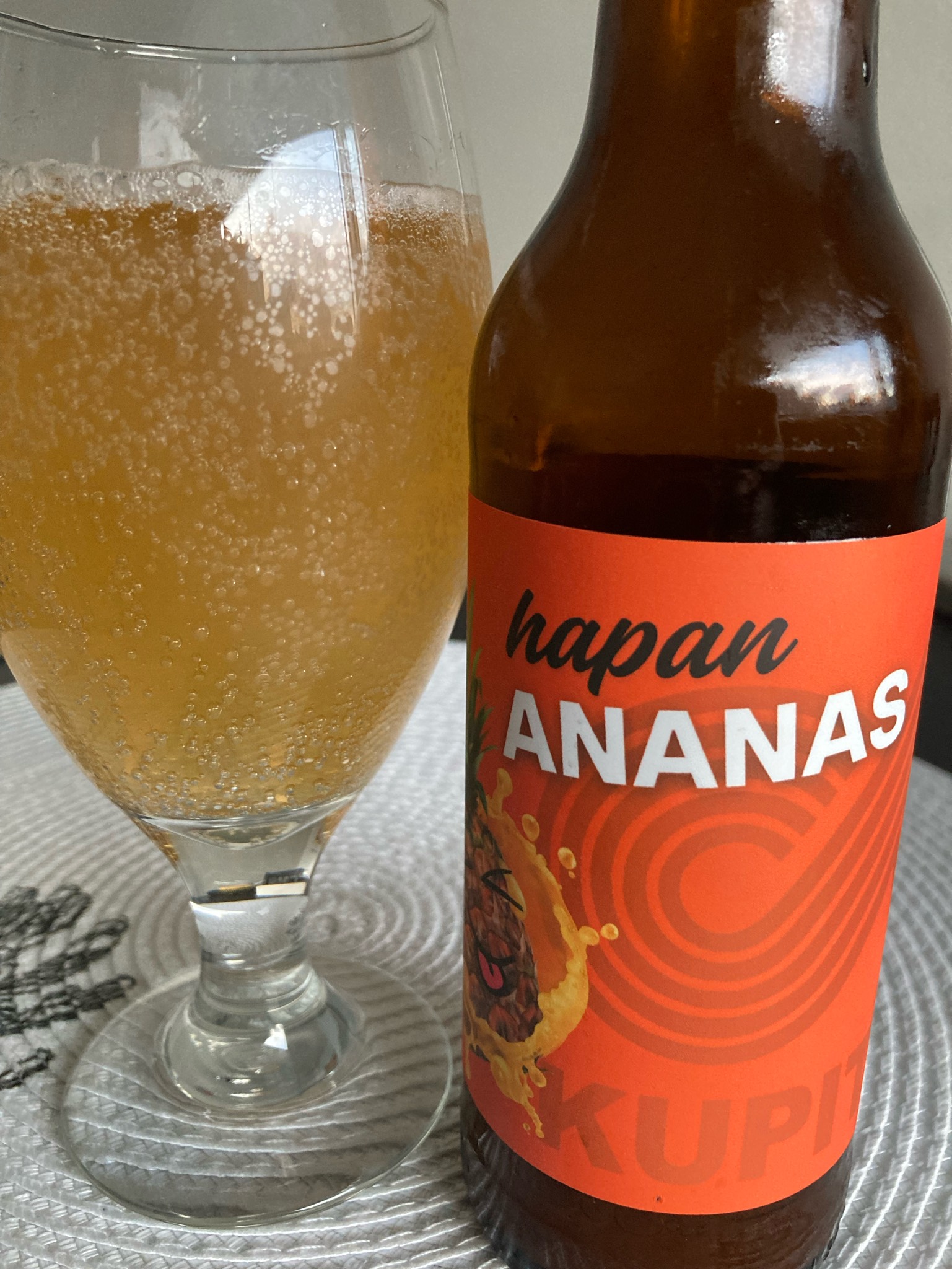 Hapan ananas Kupit, Finland