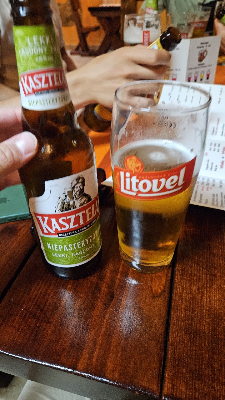 Kasztelan Niepasteryzowane, Poland