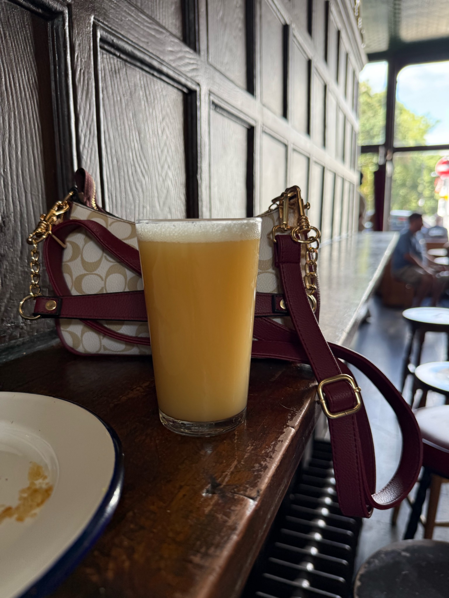 Tropical Deluxe, Howling Hops