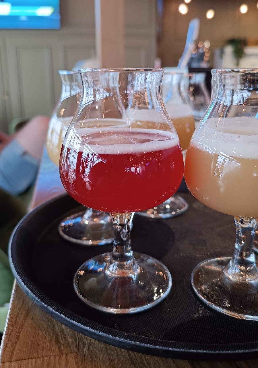 Hola Fantasma, United States