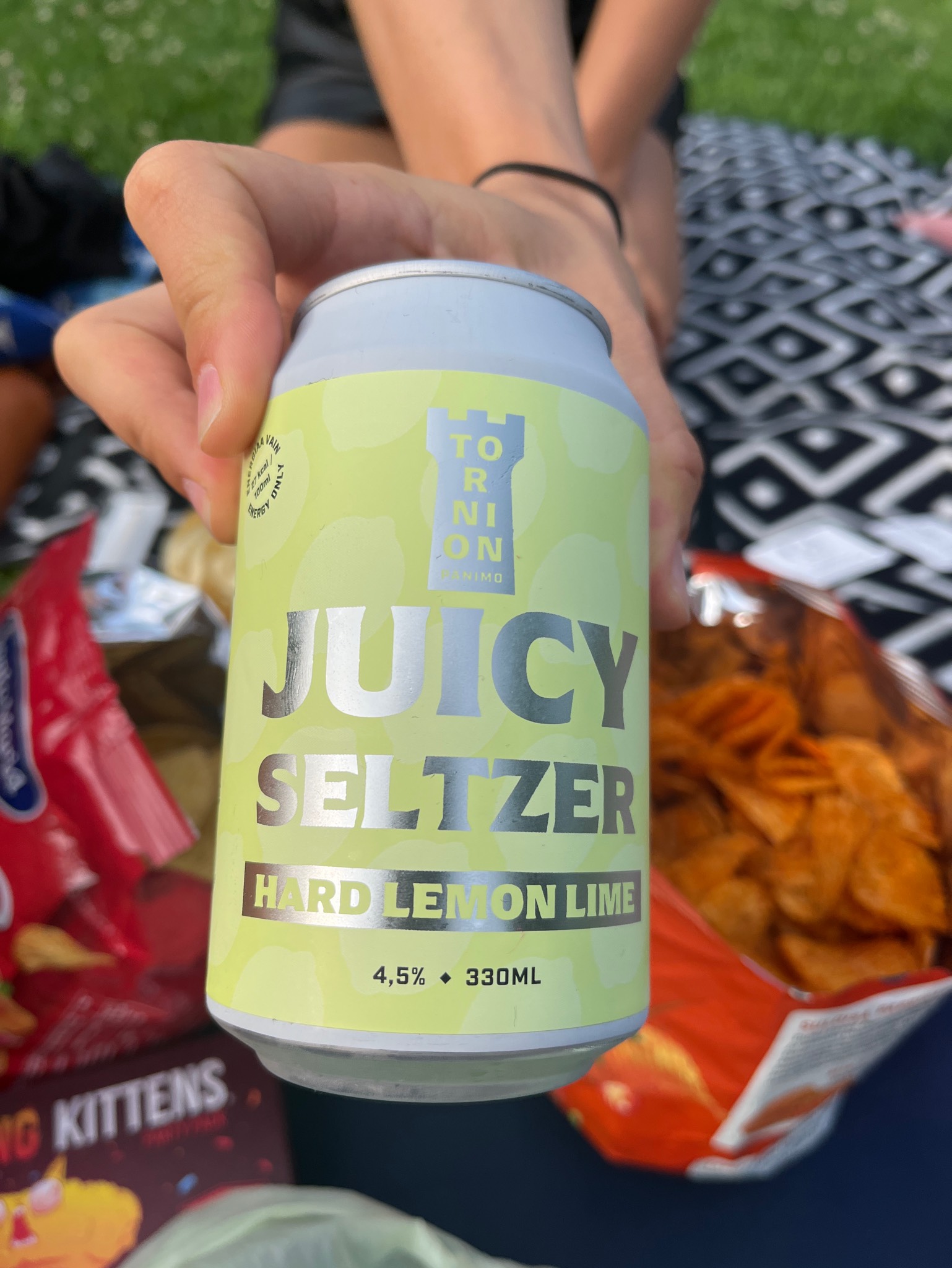 Juicy Seltzer Hard Lemon Lime, Finland