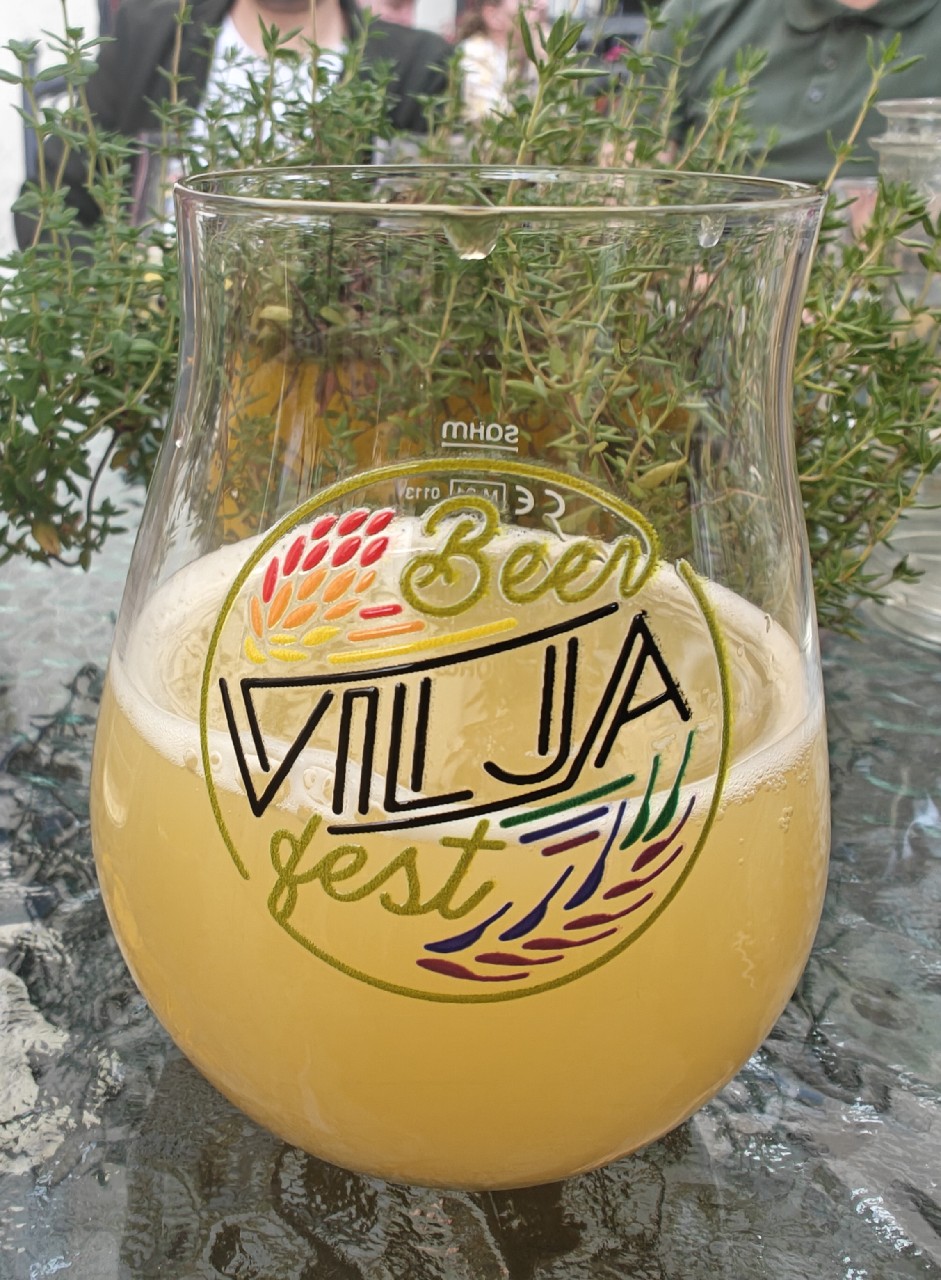 Jaakko Heitti Päärynän Seinään, Finland