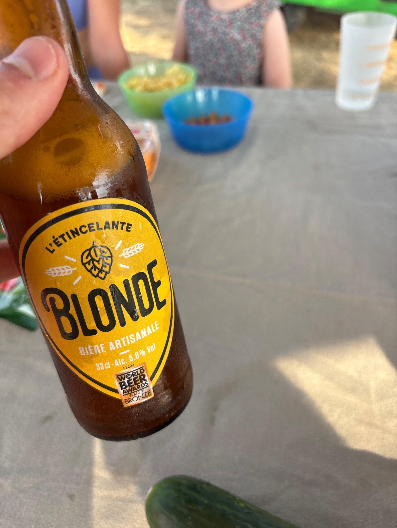 L'Étincelante Blonde, France