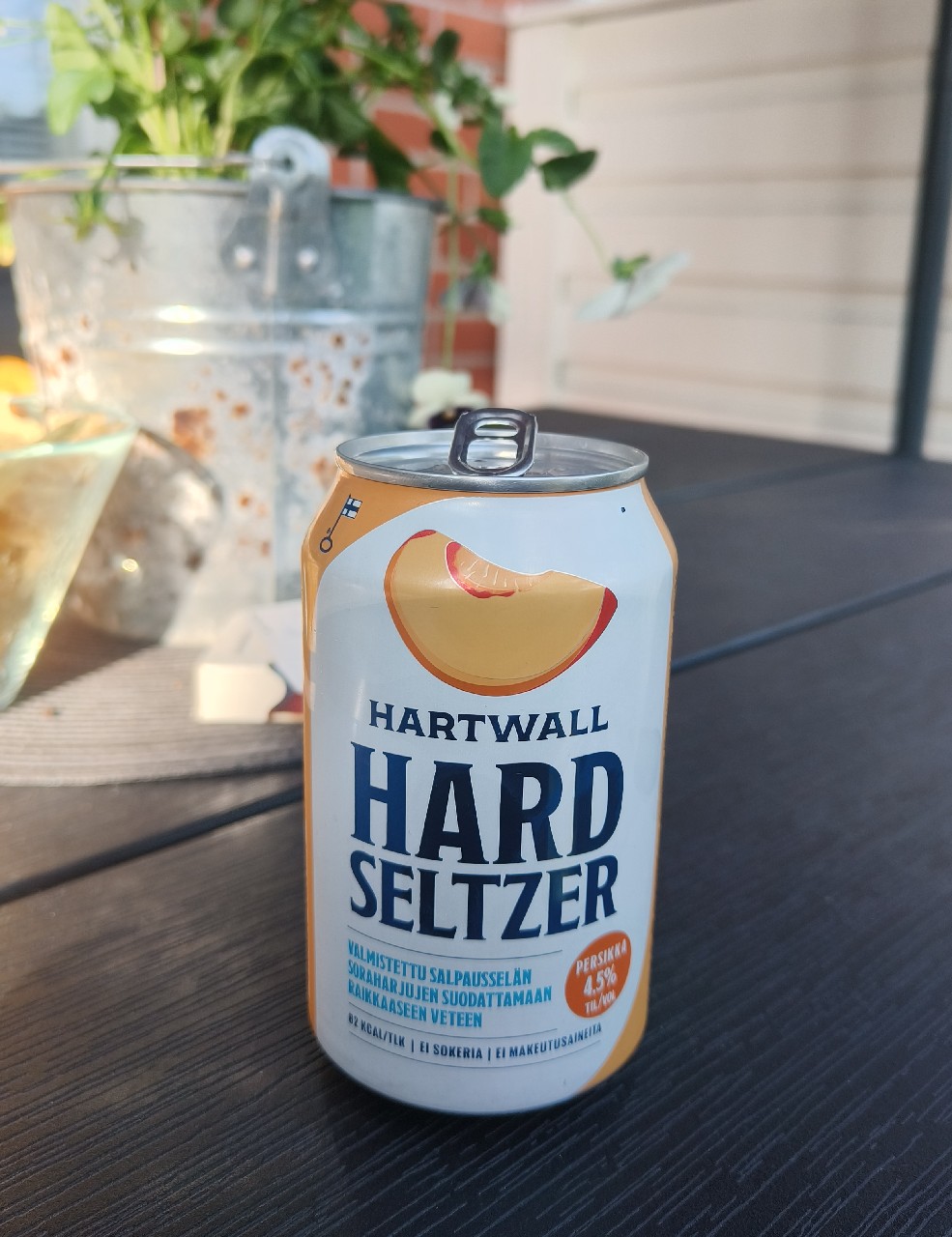 Hartwall Hard Seltzer Persikka, Finland
