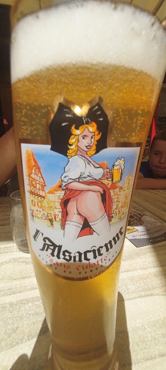 L'Alsacienne Blonde, L'Alsacienne Sans Culotte