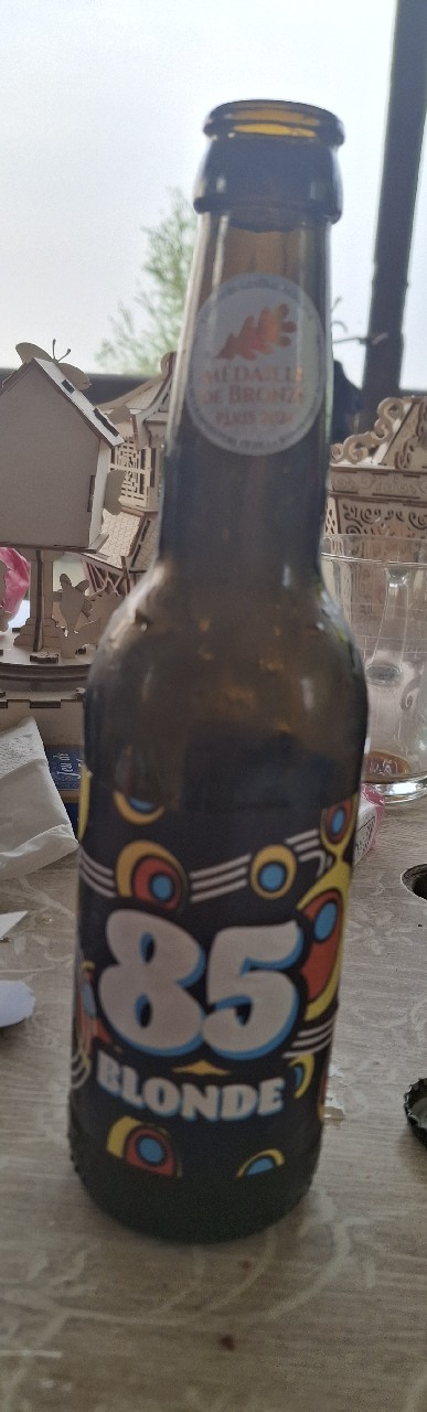 85 Blonde Bio, France