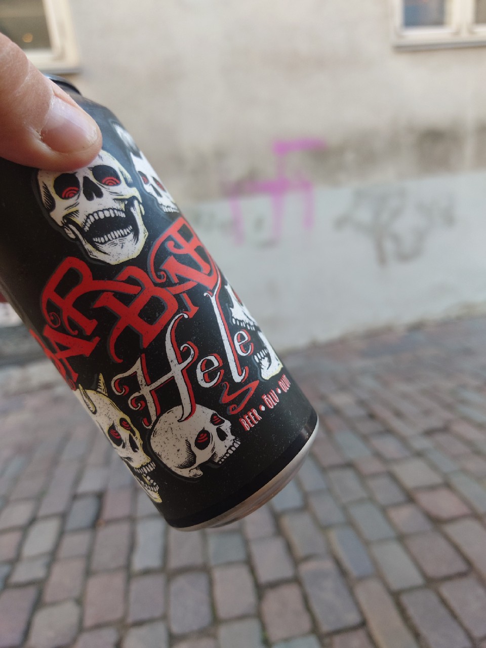 Barbari hele, Estonia