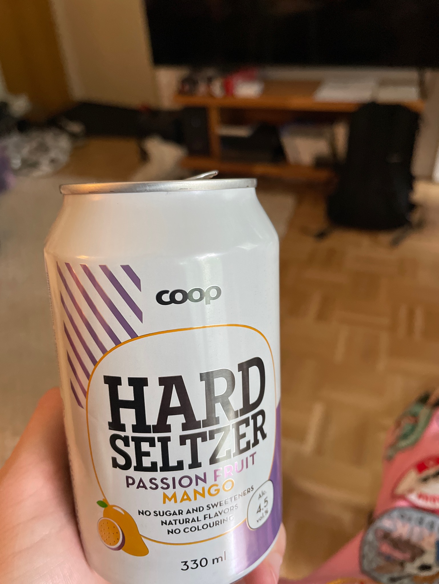 Rainbow Hard Seltzer Passion Fruit Mango, Finland