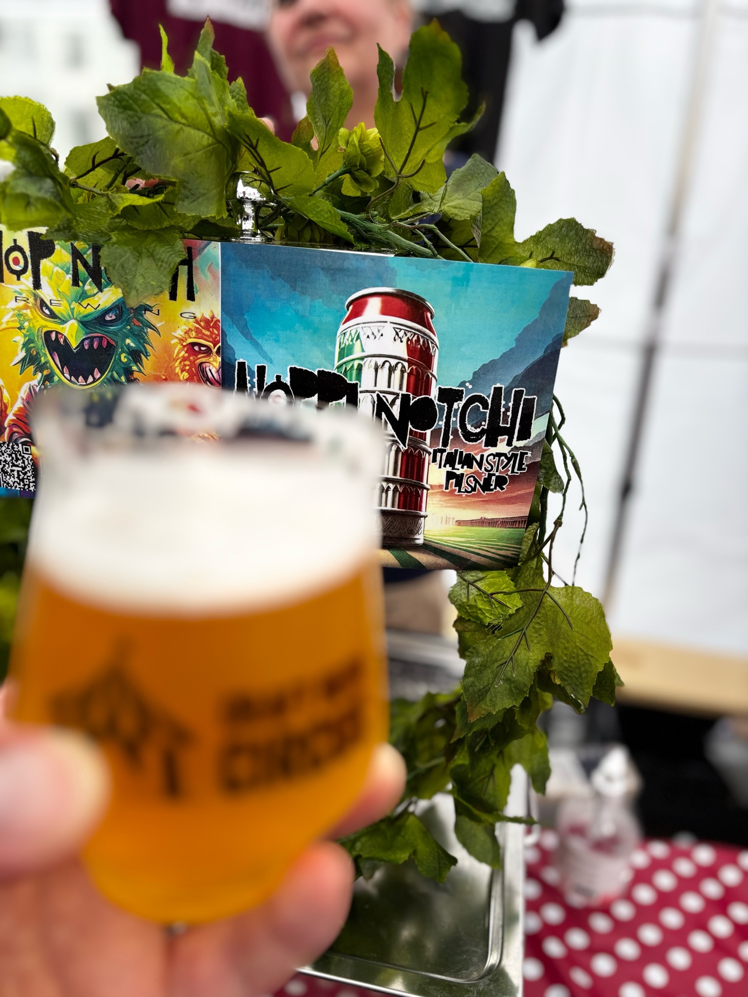 hoppi nochti, Sweden