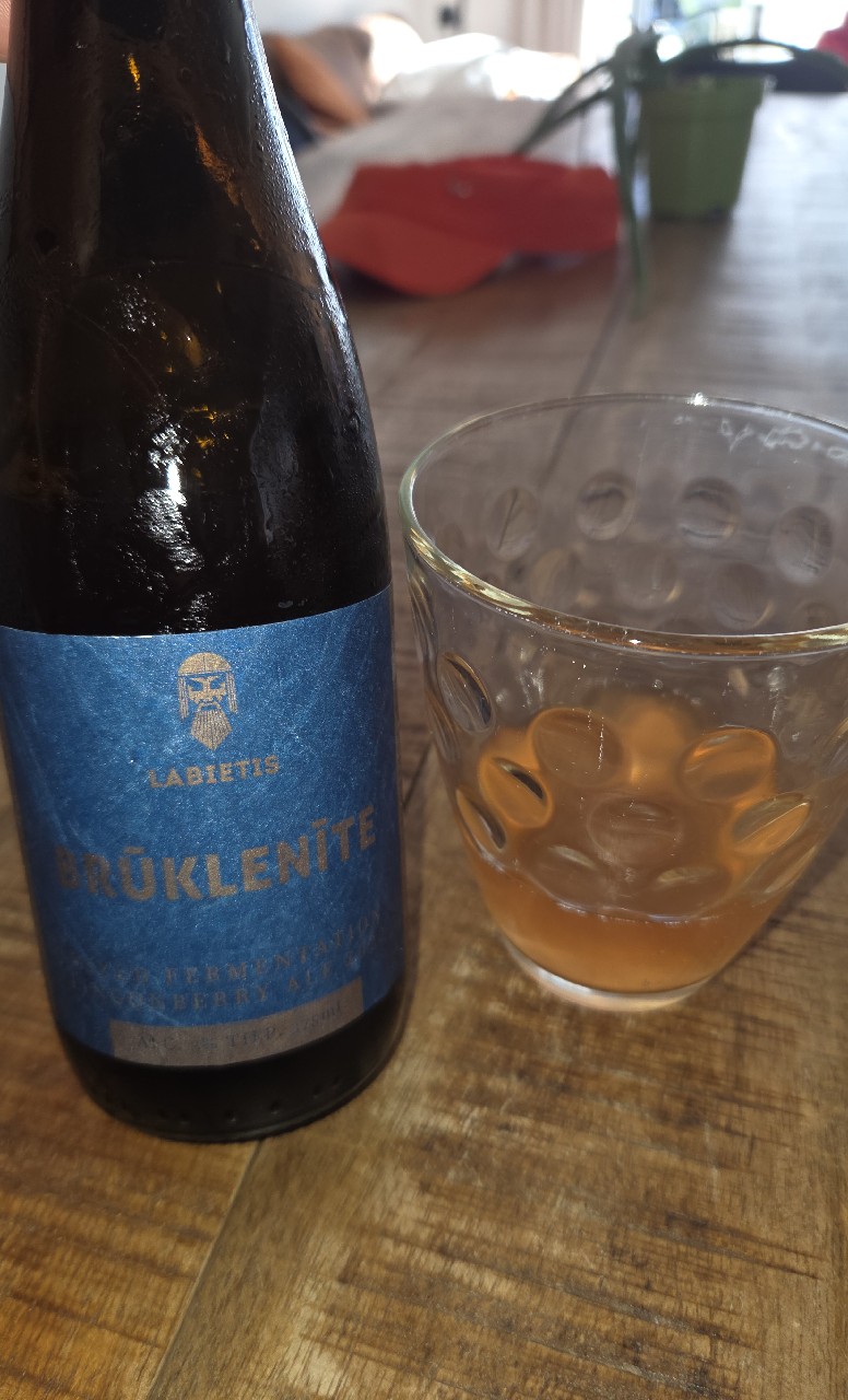 Brüklenïte, Latvia