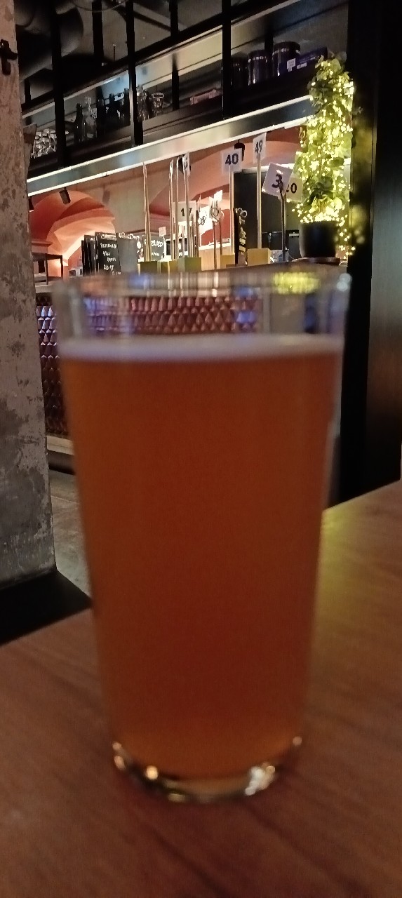 TT Hefeweizen, Tap & Table