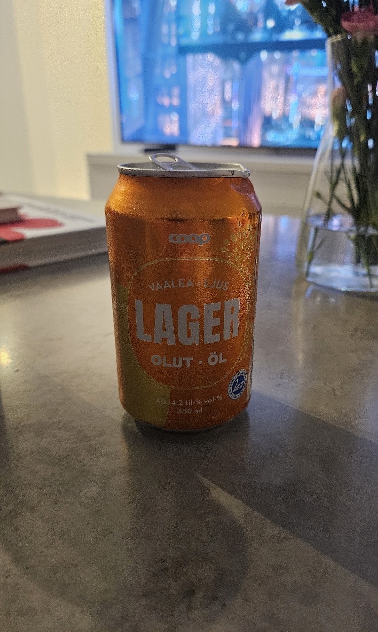Coop Vaalea Lager 4.3%, Van Pur S.A