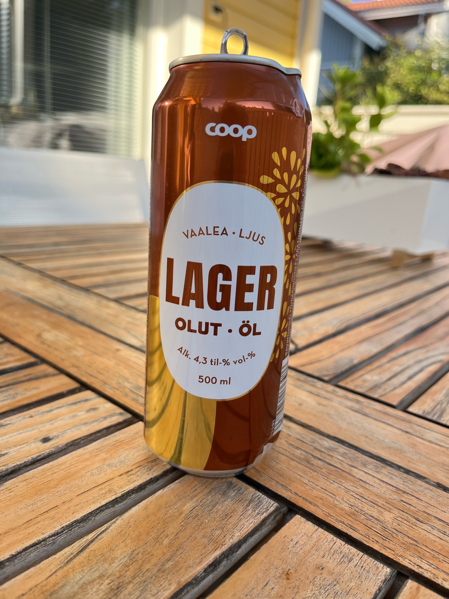 Coop Vaalea Lager 4.3%, Van Pur S.A