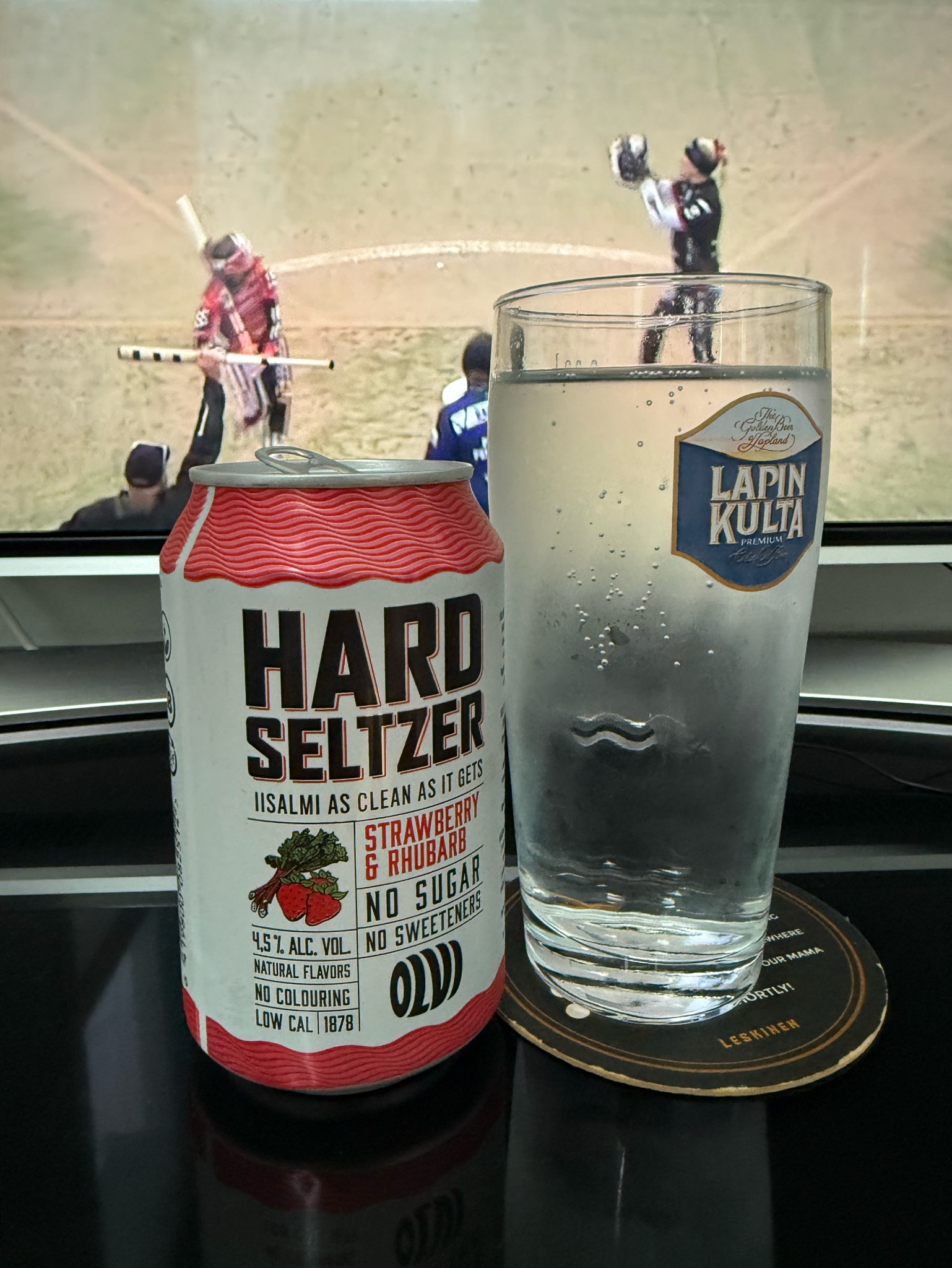 Hard Seltzer Strawberry & Rhubarb, Finland