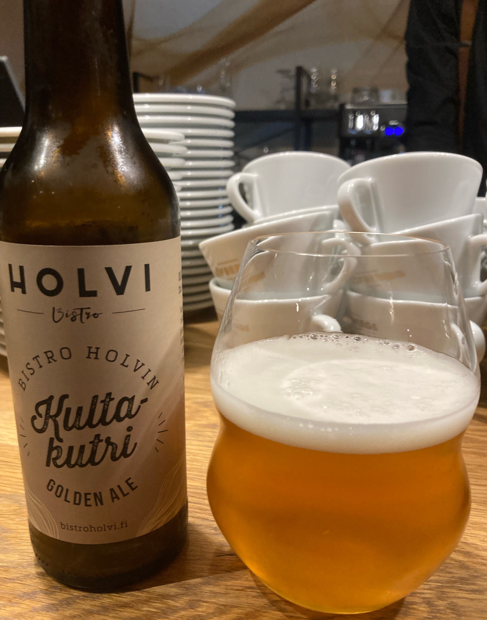 Bistro Holvin Kultakutri Golden Ale, Finland