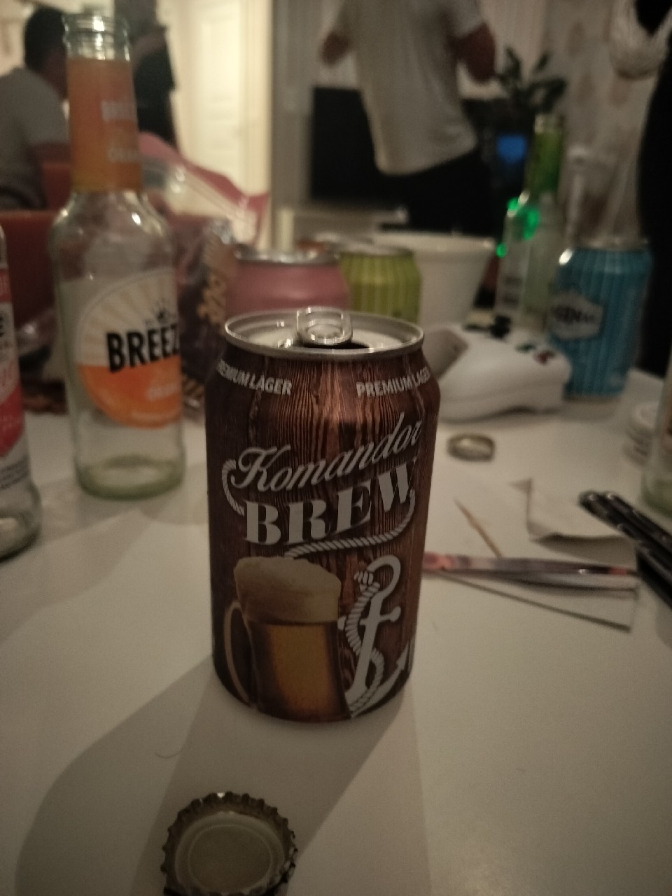 Komandor Brew, Estonia