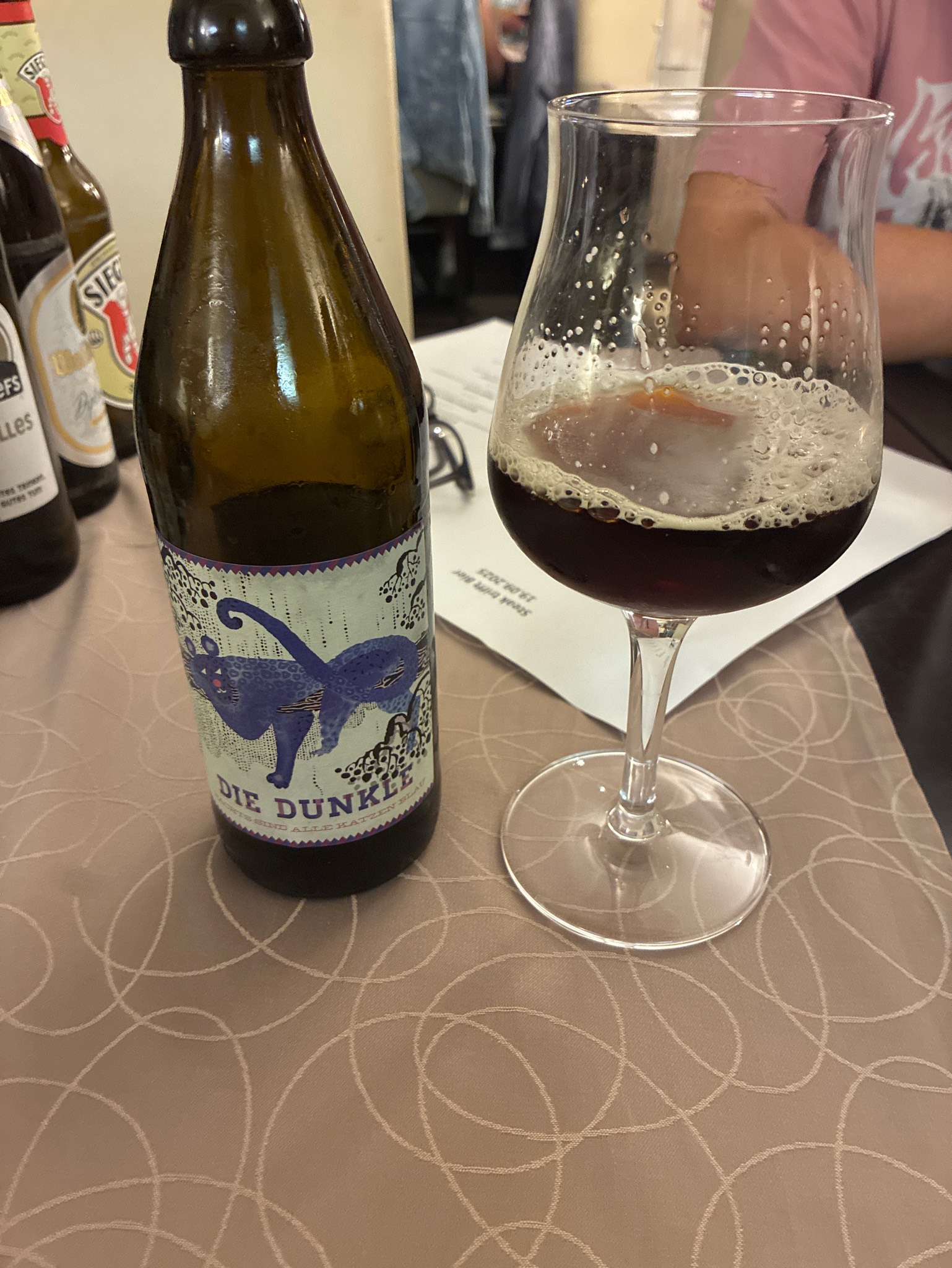 Die Dunkle, Tilmans Biere