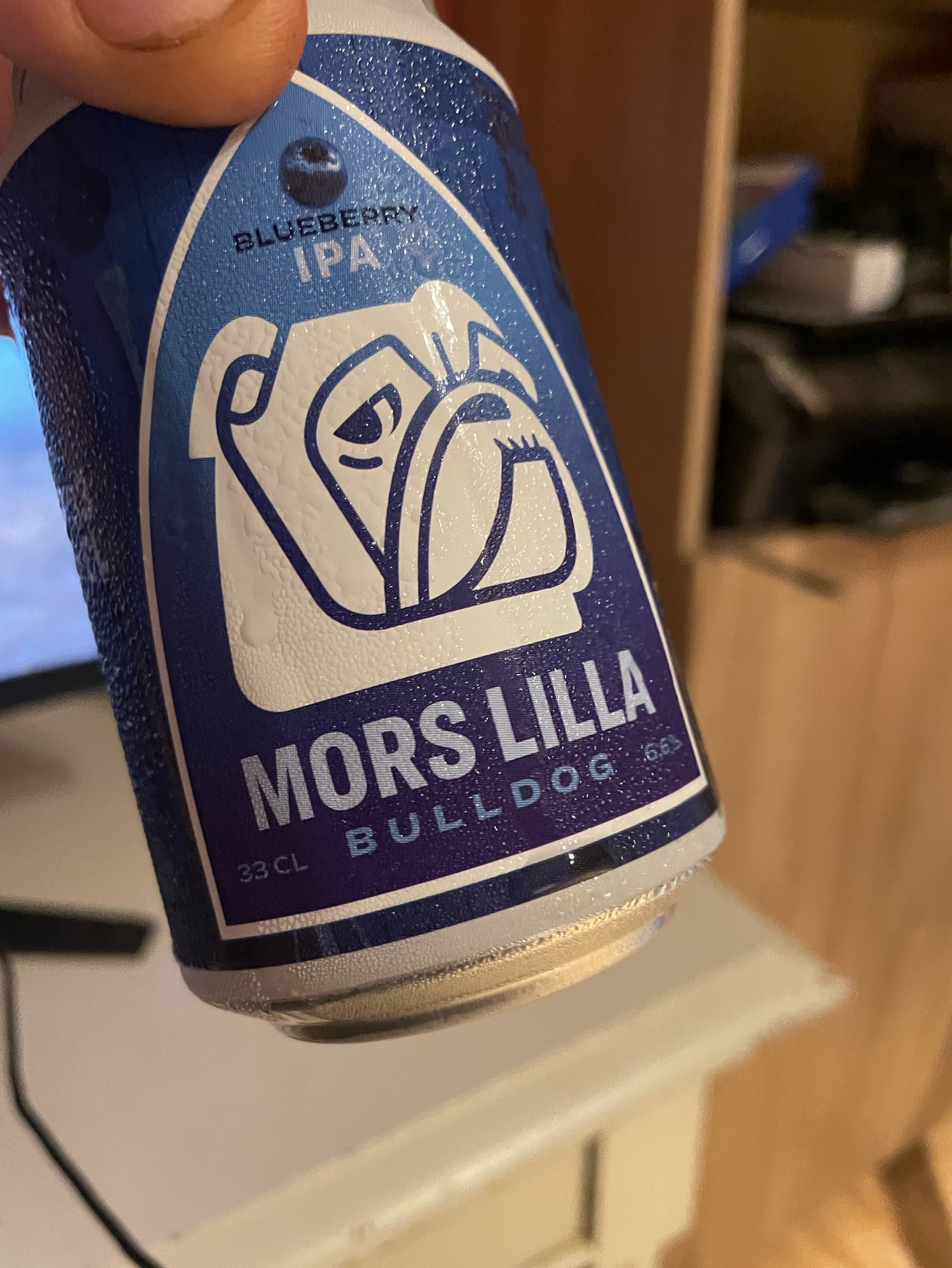Mors lilla bulldog, Sweden