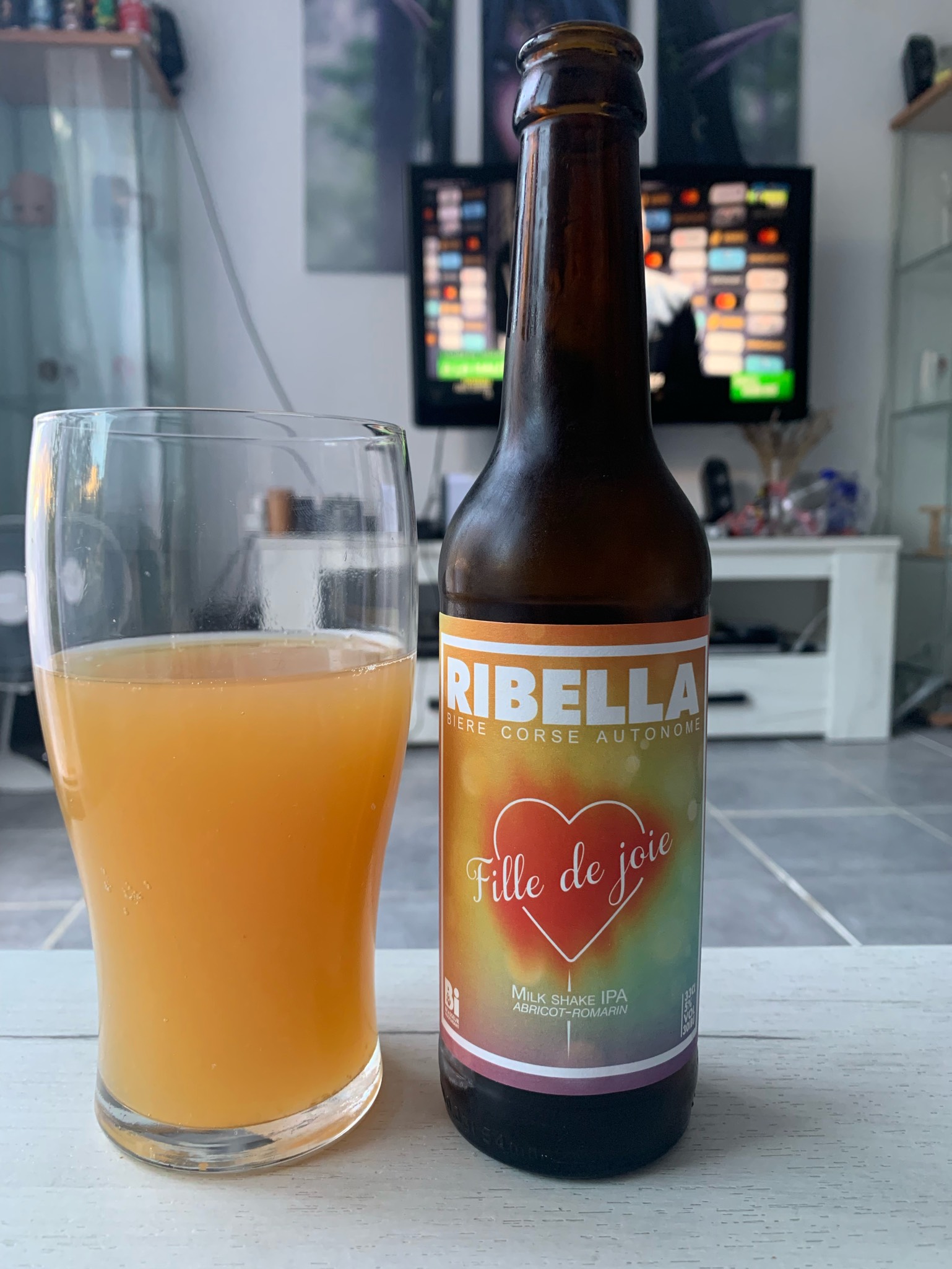 Fille De Joie, Ribella