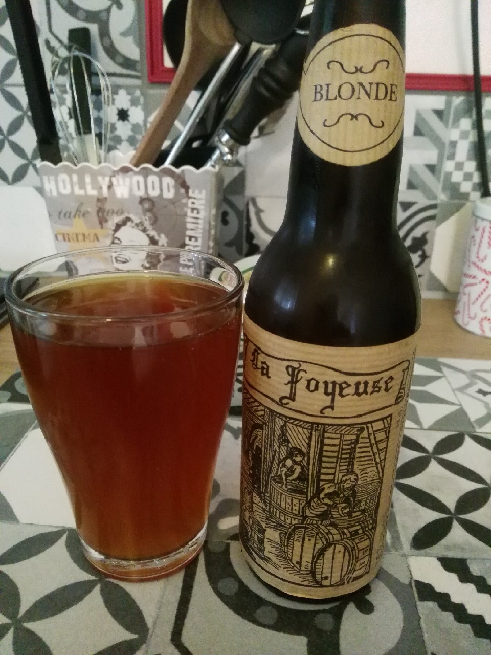 La Joyeuse Blonde, France